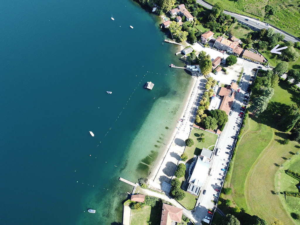 0 - Gozzano Lido, di fronte dalla sponda del lago d’Orta con spiaggia privata Gozzano