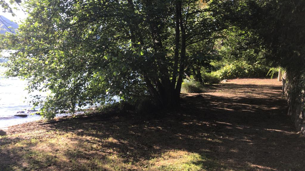 1 - Gozzano Lido, di fronte dalla sponda del lago d’Orta con spiaggia privata Gozzano