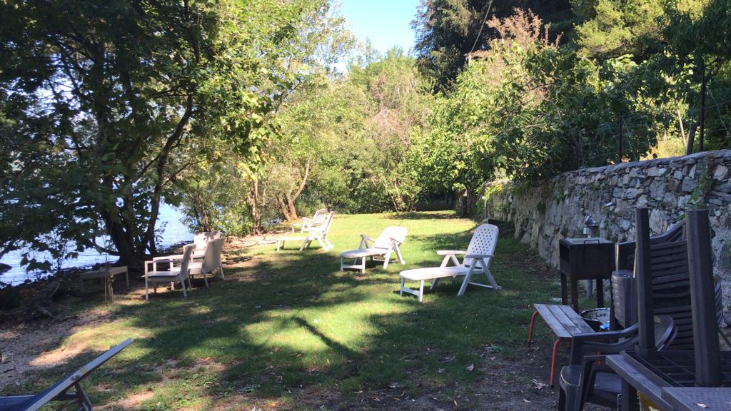 0 - Gozzano Lido, di fronte dalla sponda del lago d’Orta con spiaggia privata Gozzano