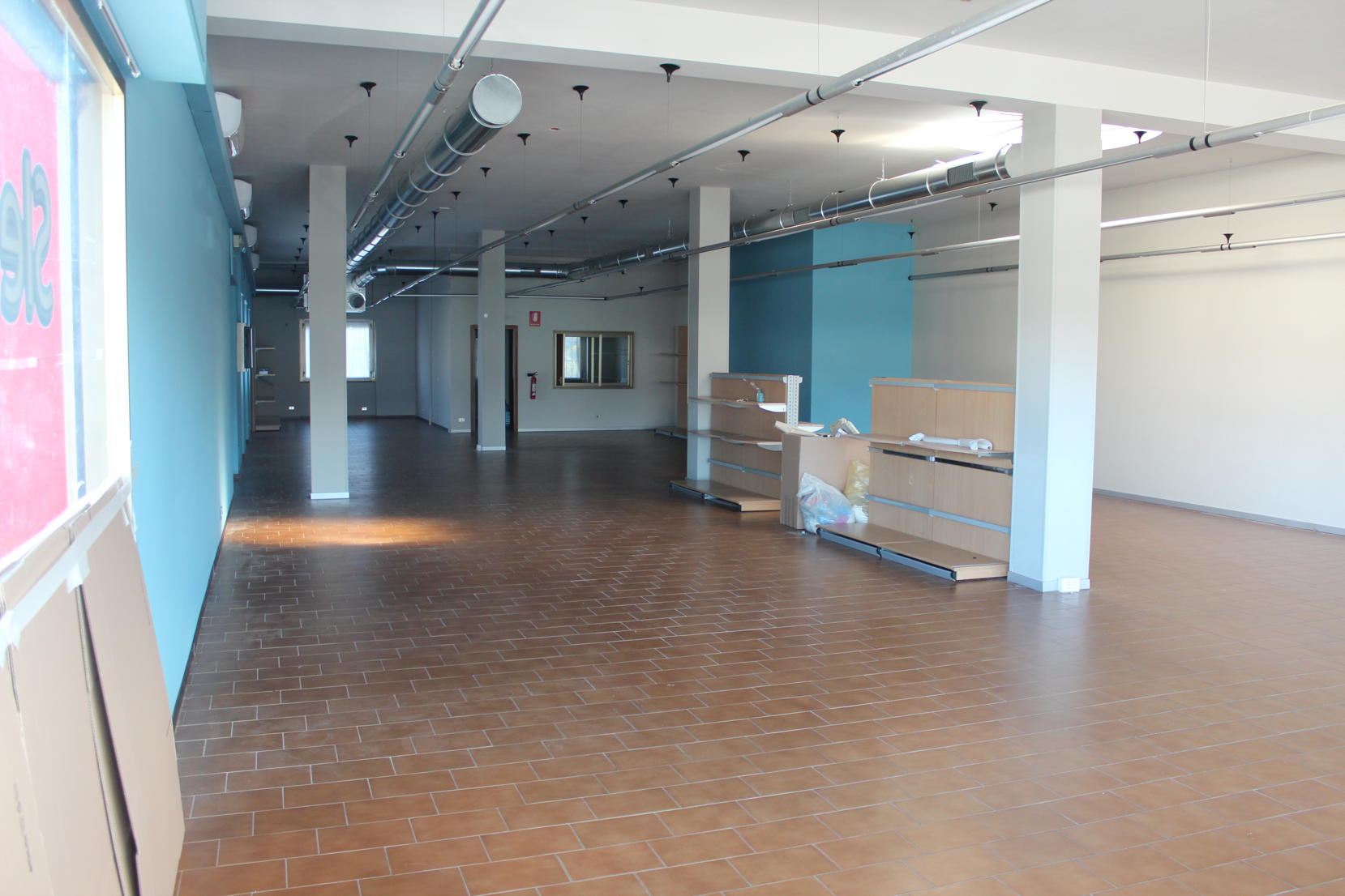 8 - Borgomanero  opportunità unica! Vendesi locali commerciali in posizione strategica Borgomanero
