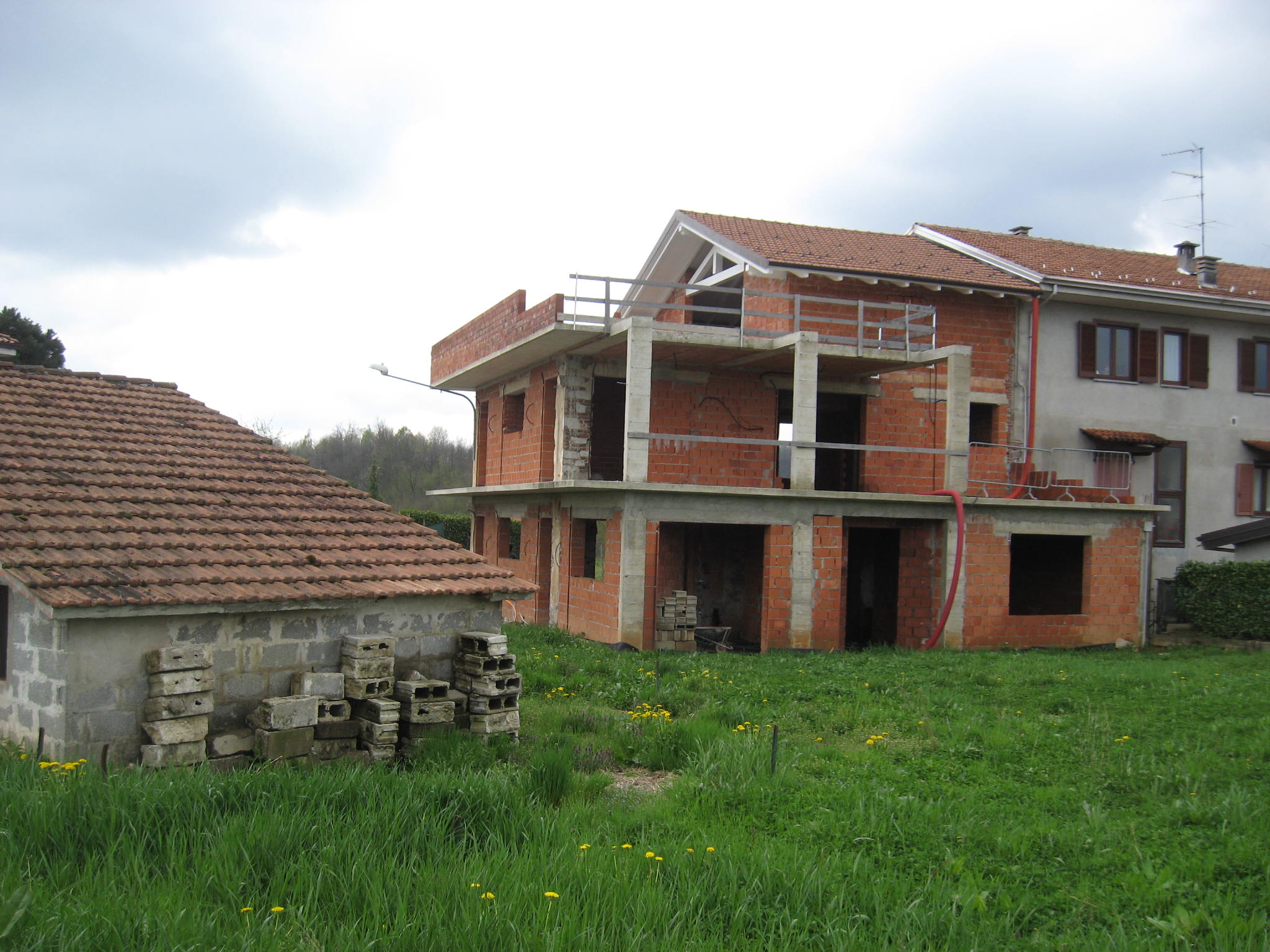 0 - Gargallo, a pochi km dal lago d’Orta villa libera su tre lati in fase di costruzione, Gargallo