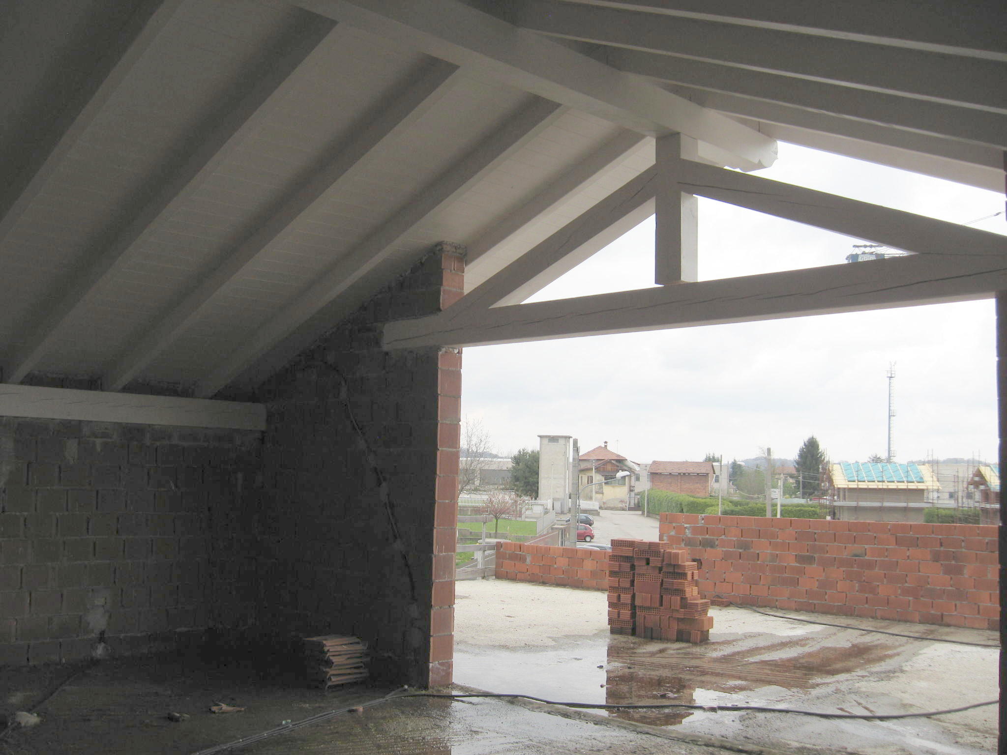 8 - Gargallo, a pochi km dal lago d’Orta villa libera su tre lati in fase di costruzione, Gargallo