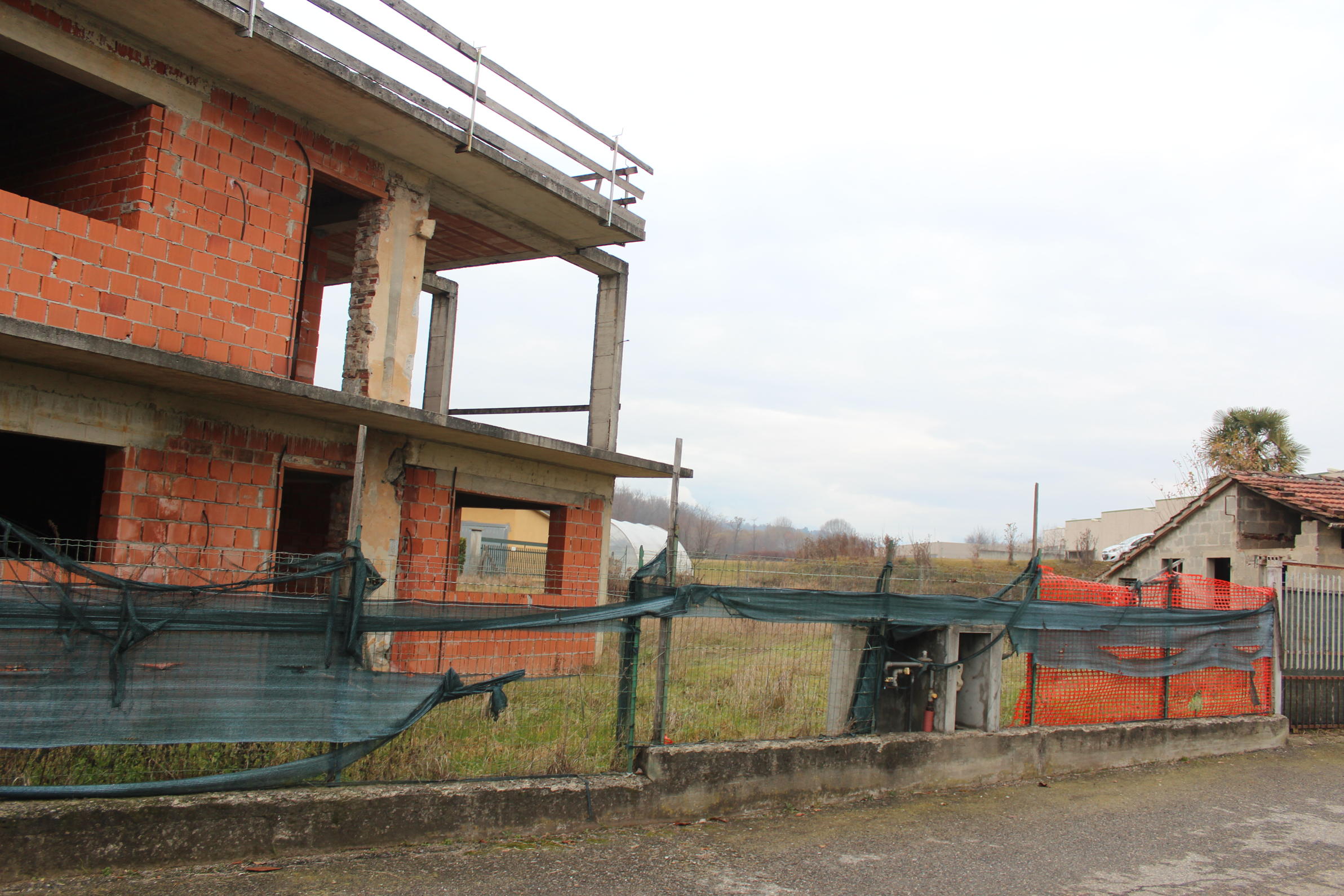 4 - Gargallo, a pochi km dal lago d’Orta villa libera su tre lati in fase di costruzione, Gargallo