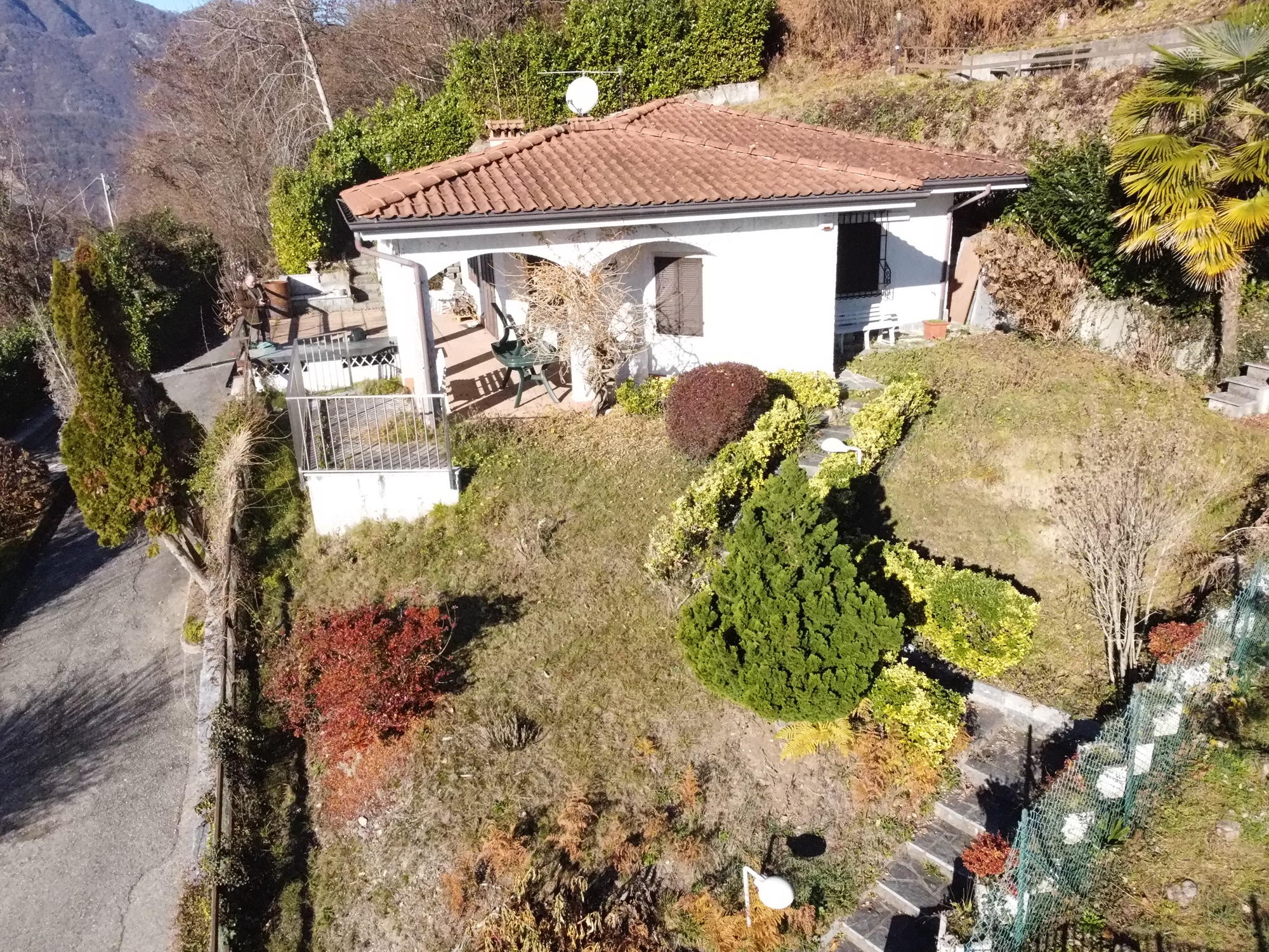1 - Pettenasco villa stupenda vista  lago d’Orta, con piscina PETTENASCO