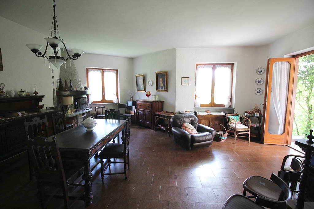 A Colazza, colline tra il Lago d’Orta e il Lago Maggiore, villa panoramica di circa 280 mq commerciali, immersa nel verde e nella tranquillità . COLAZZA 16 - A Colazza, colline tra il Lago d’Orta e il Lago Maggiore, villa panoramica di circa 280 mq commerciali, immersa nel verde e nella tranquillità . COLAZZA