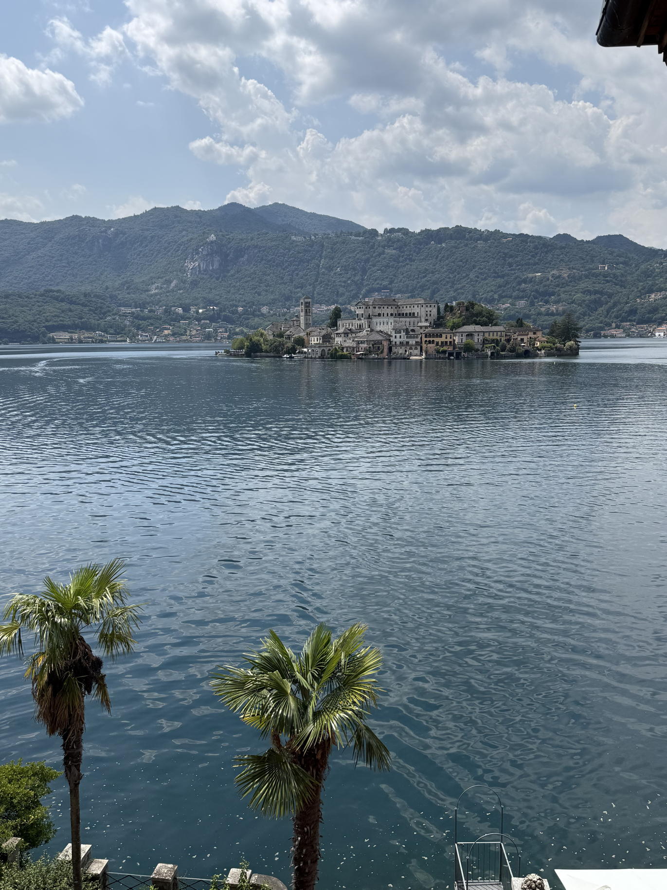 4 - Orta San Giulio | Esclusivo appartamento con posto auto, con vista dominante sul Lago d’Orta e sull’Isola di San Giulio. Orta san giulio